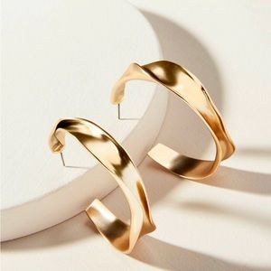 Stella & Dot Gold Twist Hoop Earrings